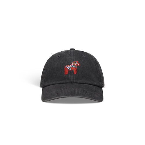 Charcoal cap with an embroidered red Dala Horse on the front, featuring a colorful patterned saddle.