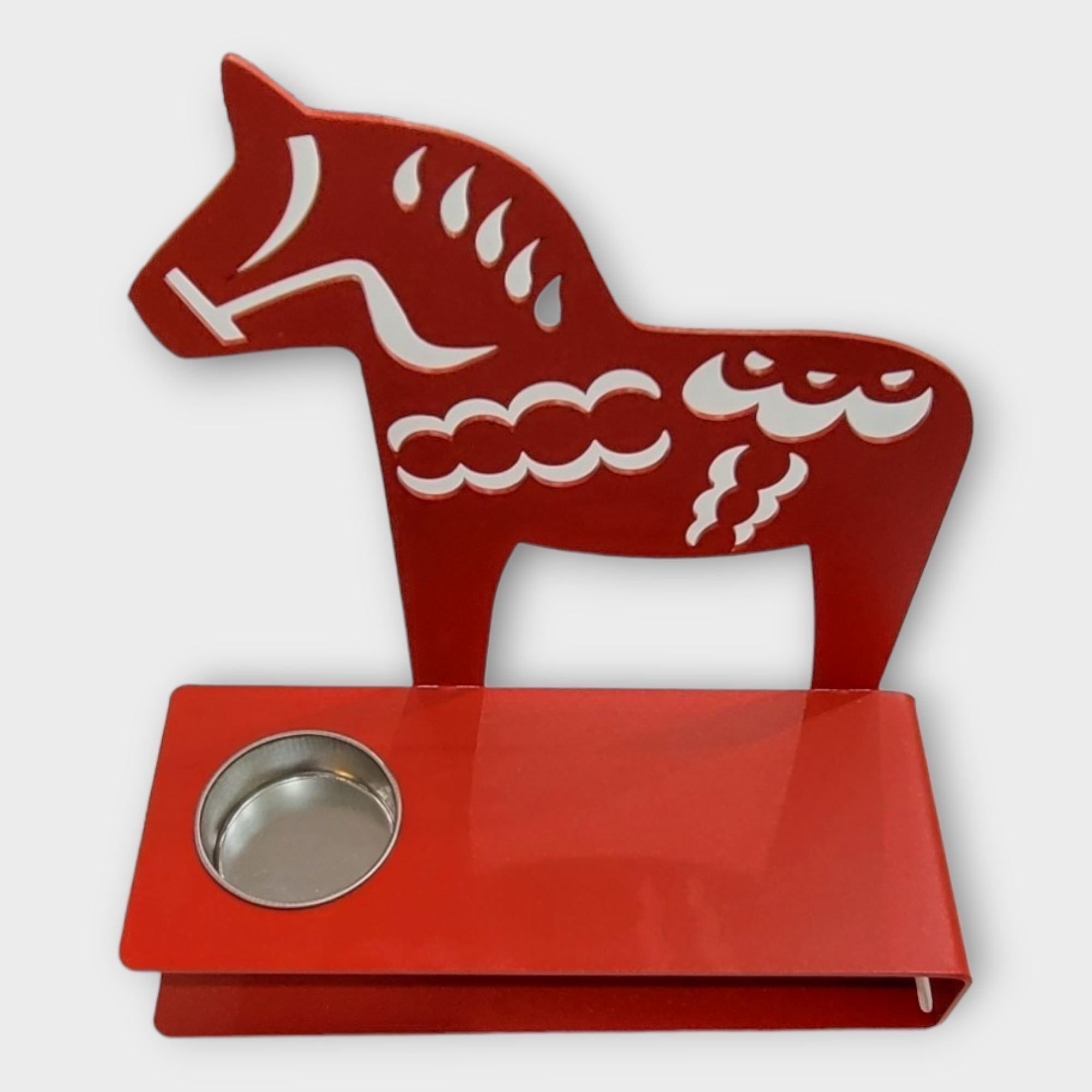 Add Scandinavian charm to your Swedish décor with the Red Dala Horse Metal Tea Light Candle Holder, featuring a flat base and circular candle slot.