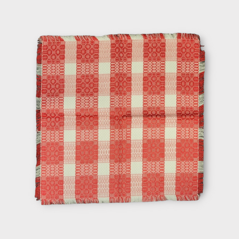 Placemat: 18" Red/White Square