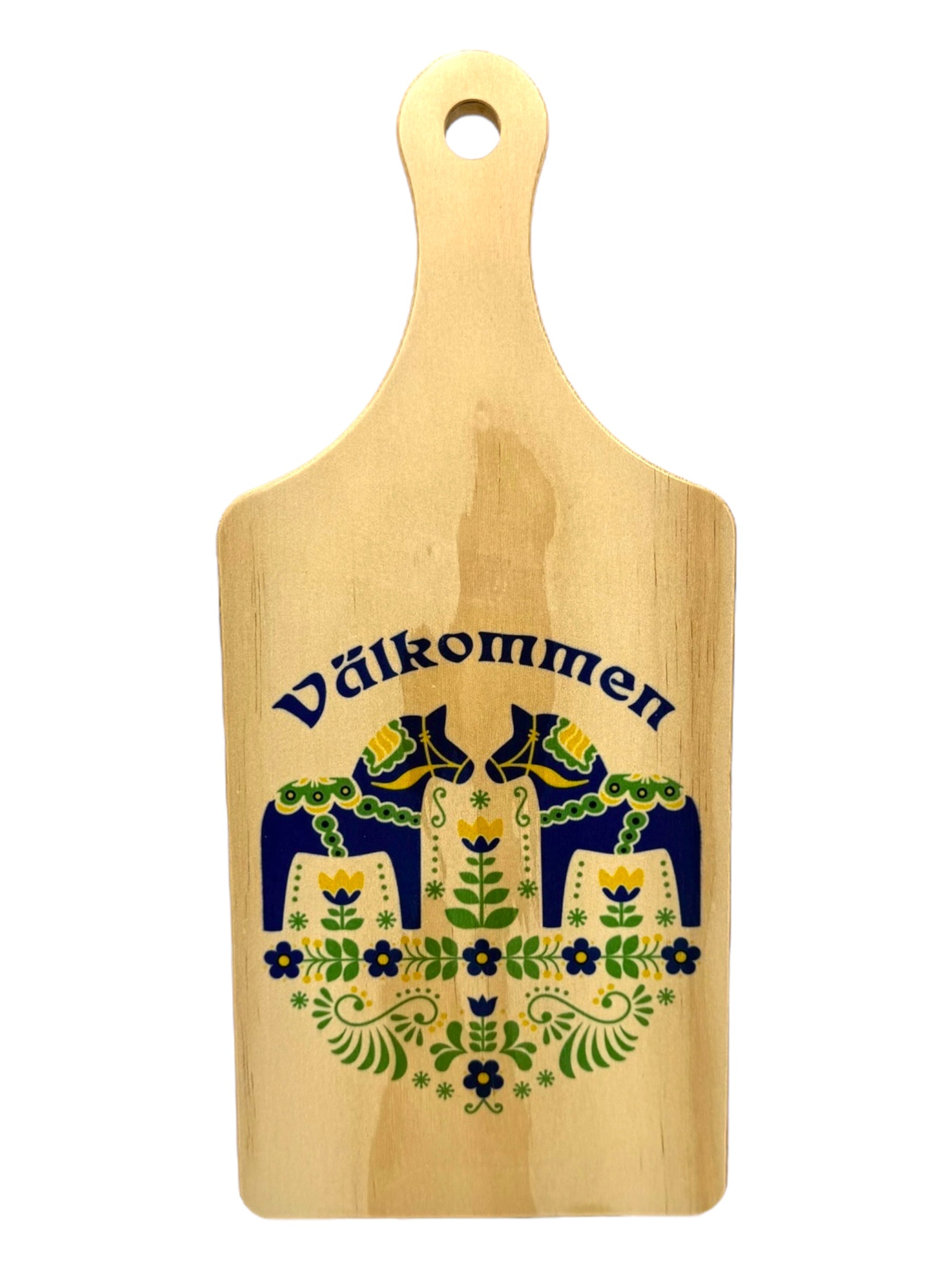 A bamboo cutting board with a painted blue Dala horse and Välkommen at the top, inspired by Scandinavian folk art.