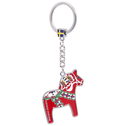 The Key Chain: Dalahast features a vibrant red Dala Horse with intricate floral patterns, accompanied by a small Swedish flag on the chain, celebrating Sweden's rich heritage.