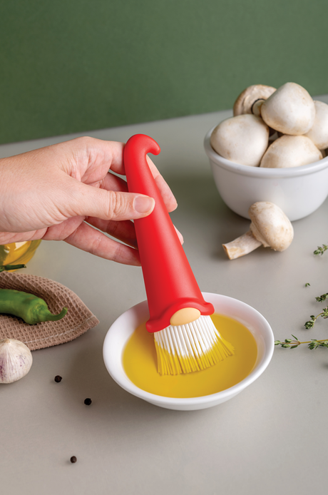 Brush: Gnomeo Basting Brush 6.5" Tall
