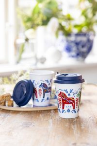 Mug: Dalahast Dala Horse To Go Coffee Mug with Silicone Lid - Dalom Series Porcelain White (13 oz)