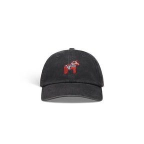 Charcoal cap with an embroidered red Dala Horse on the front, featuring a colorful patterned saddle.