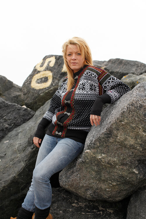 Sweater: Nordlys of Norway - Northern Lights – Patterned cardigan for women and men – charcoal grey and natural