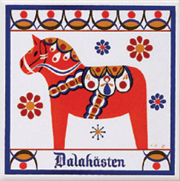 Add Scandinavian charm to your decor with the Tile: Dalahasten (Dala Horse) 6"x6" Tile, featuring a red Dala Horse with Swedish folk patterns, surrounded by stylized flowers and “Dalahästen” at the bottom.