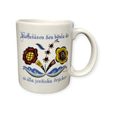 This 11oz white mug, featuring Swedish text Kaffetåren den bästa är av alla jordiska drycker, is adorned with elegant flowers and playful ants. Perfect for coffee lovers.