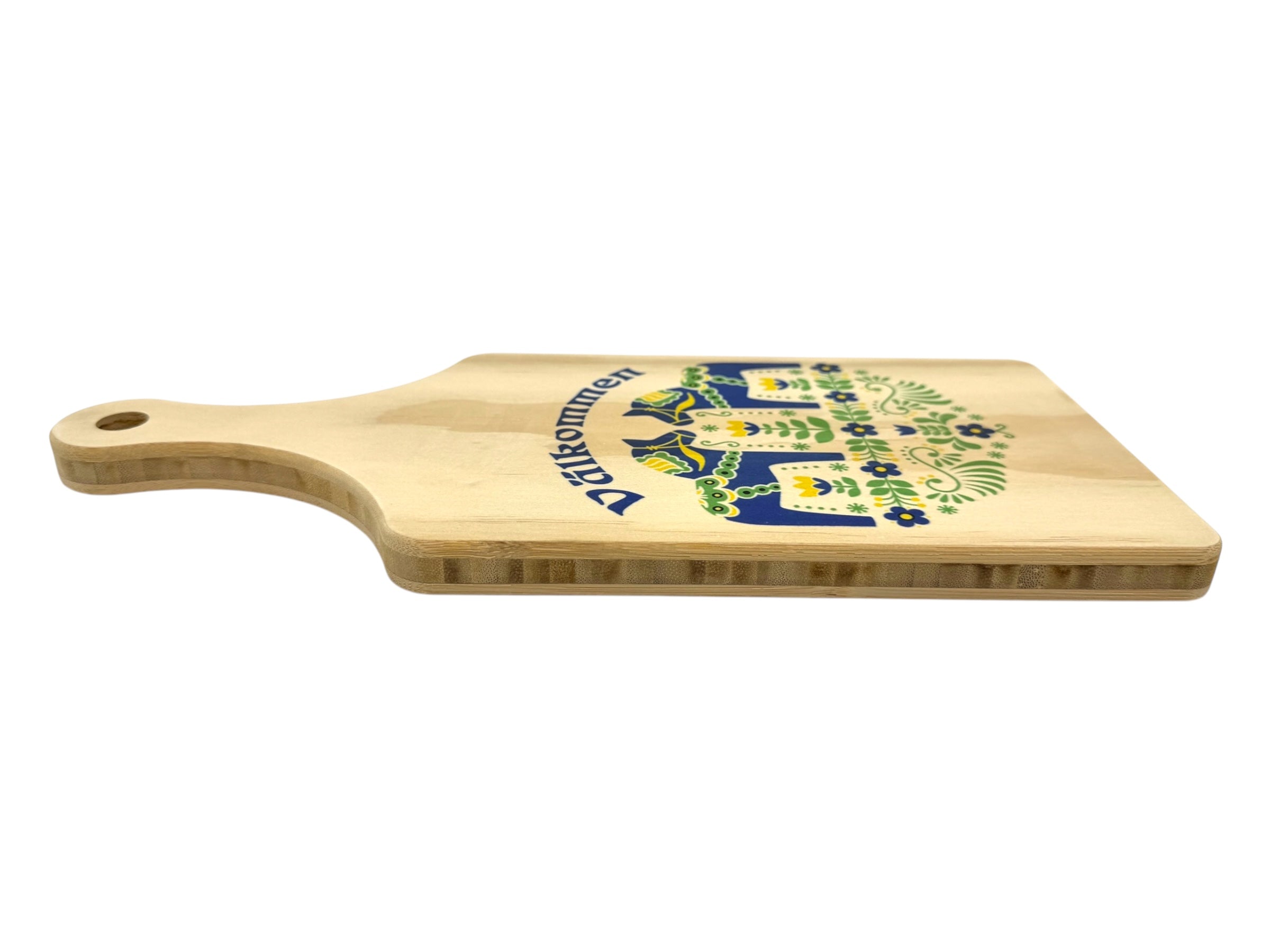 The Cutting Board: Välkommen Bamboo Blue Dala Horse features a handle, a vibrant Dala Horse folk art design, and Välkommen printed on bamboo for a charming Scandinavian accent.