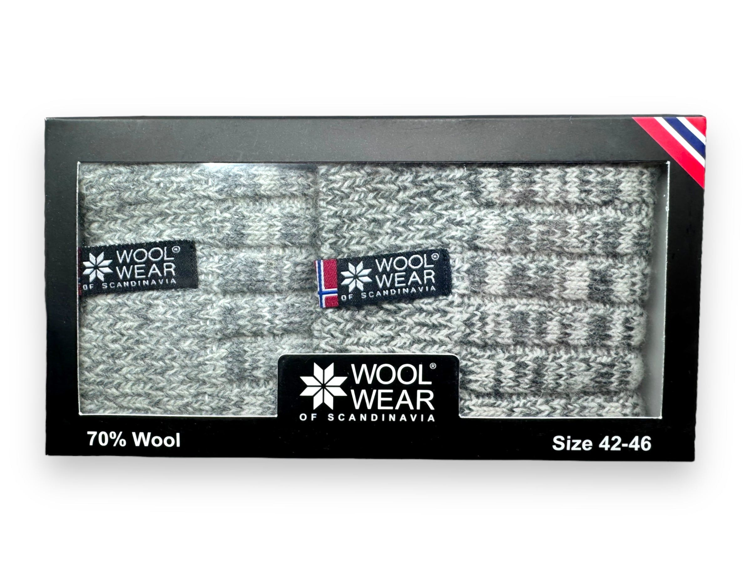 WoolWear of Scandinavia introduces its Socks: Wool Wear 2-Pack - Norway or Sweden in a stylish gift box. Comprising 70% wool, these socks accommodate sizes 42-46 and feature a gray and black pattern with an elegant Norwegian flag detail, offering the ideal mix of comfort and Nordic allure.