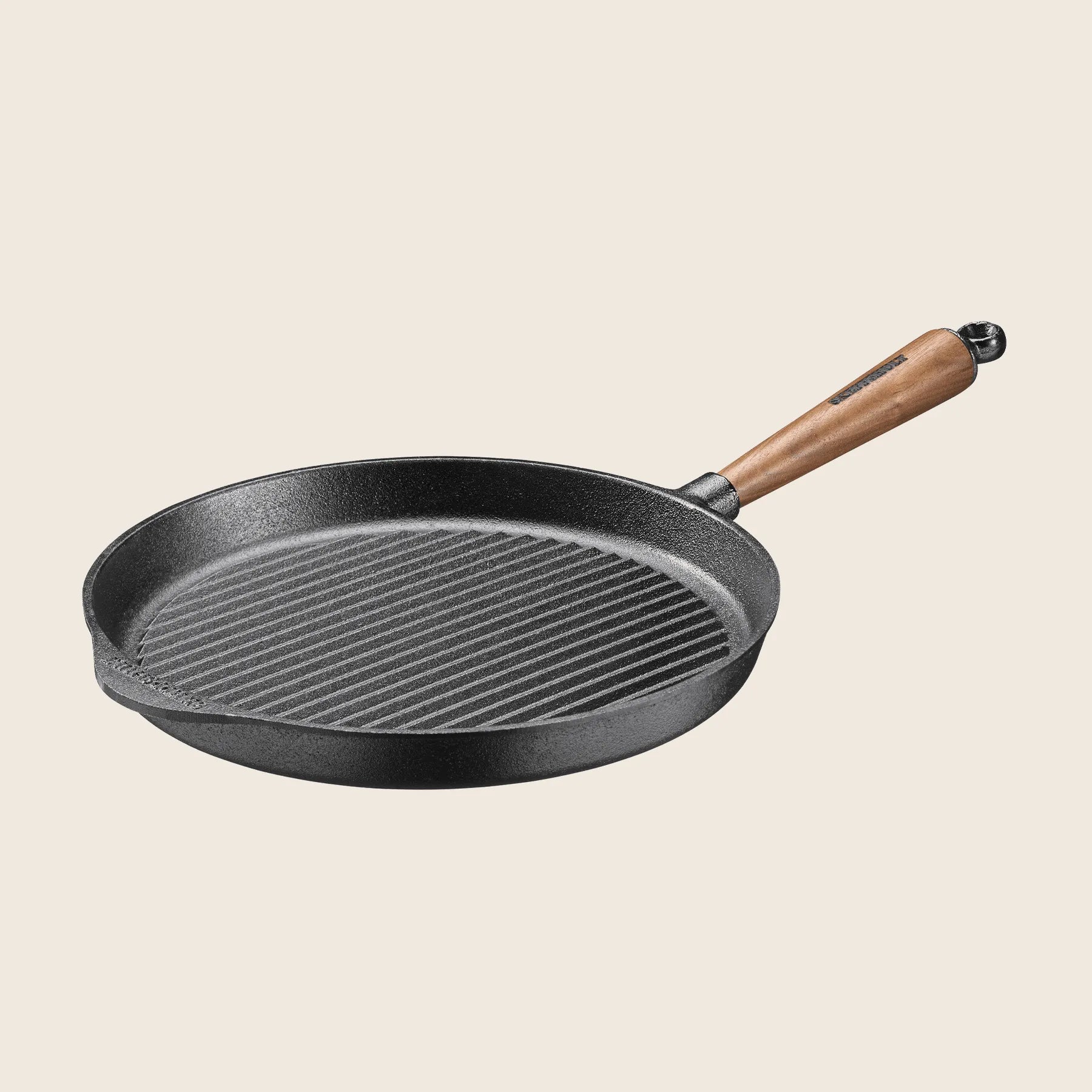 The Skeppshult Grill Pan With Walnut Handle (11 / 28 cm) features raised ridges on its non-stick cast iron surface, set against a plain background.