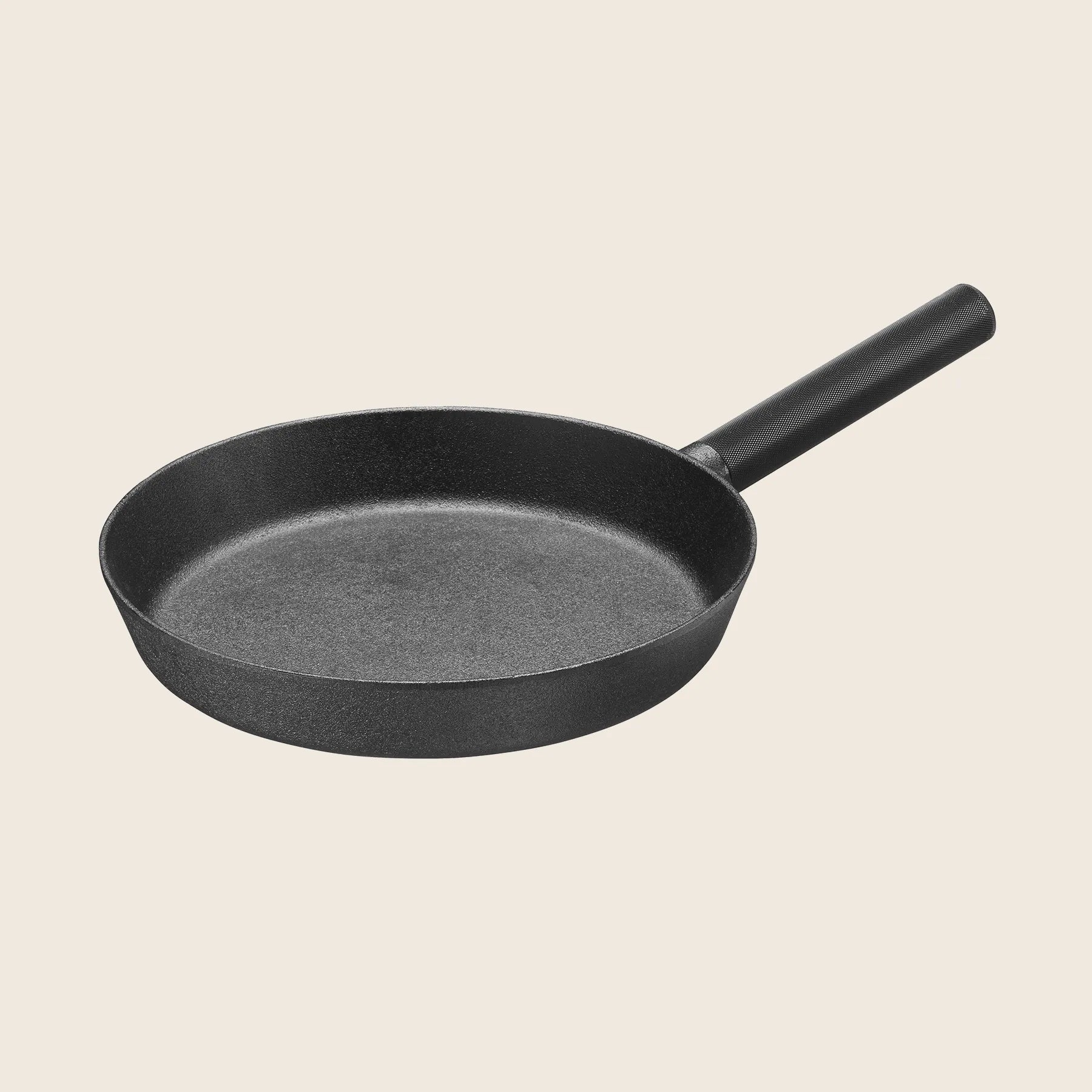 Handcrafted in Sweden, the black Skeppshult Skillet 11 (28 cm) features a sleek design and long handle.