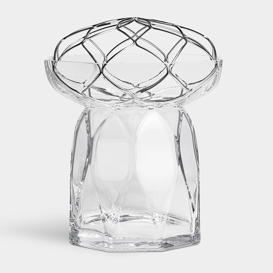 The Orrefors Bloom Vase Tall by Lisa Hilland is an exquisite piece, featuring a geometric lattice design and a transparent, faceted base. With its diamond-patterned open structure, it embodies the brands signature elegance, artistry, and sophistication.