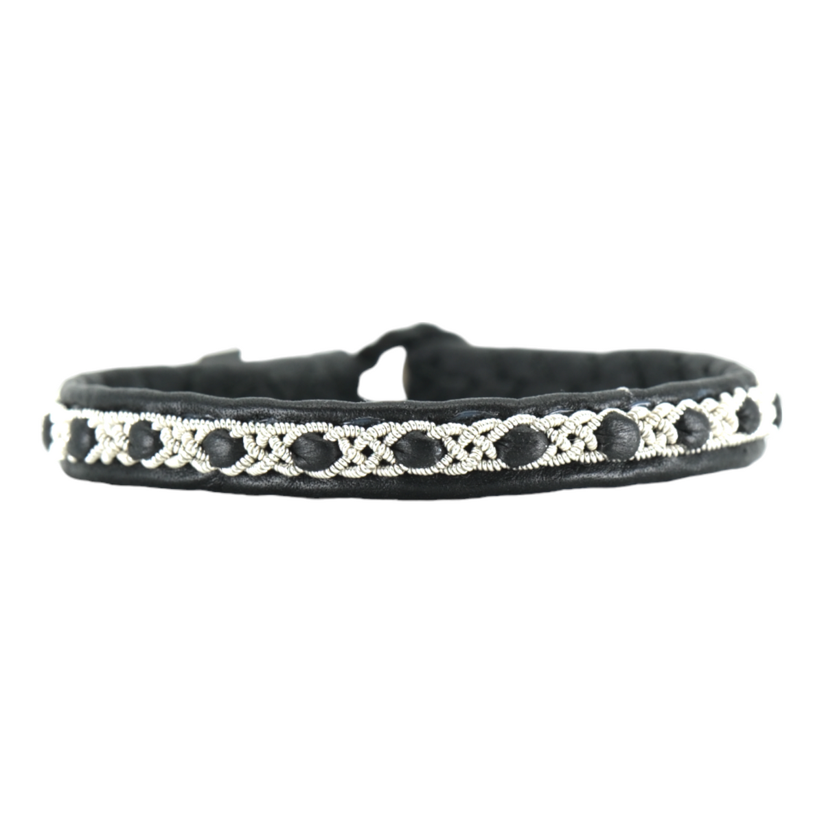 The Sami Bella Black 16.5cm bracelet showcases an elegant, intricate silver interlaced pattern on a reindeer skin band.