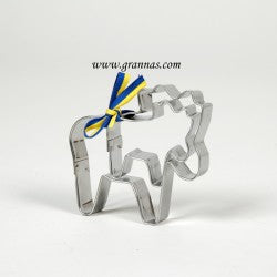 Moose-shaped metal cookie cutter adorned with a blue and yellow ribbon, proudly made in Sweden.