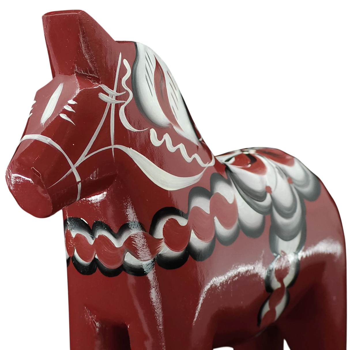 Close-up of the Grannas Olsson Dala Horse: Burgundy "Maria / Anniversary Series" (15 cm), handcrafted in Sweden with white, black, and gray patterns, set against a white background.