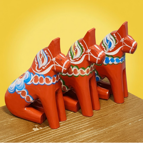 Dala Horse: Sitting Red Swedish Dala Horse | Handcrafted by Grannas A Olsson in Sweden
