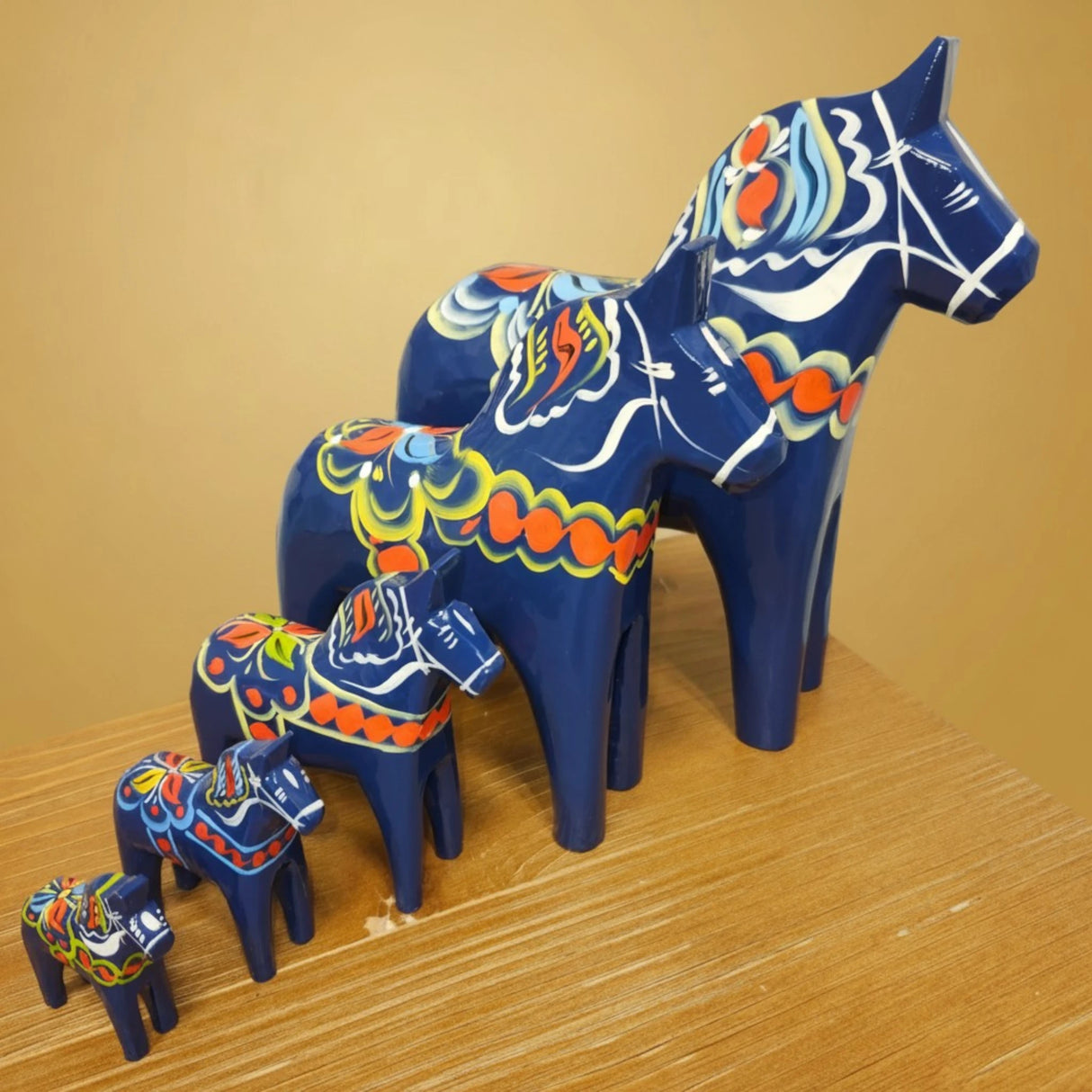 Dala Horse: Blue Swedish Dala Horse Dark Blue | Handcrafted by Nils Olsson in Sweden